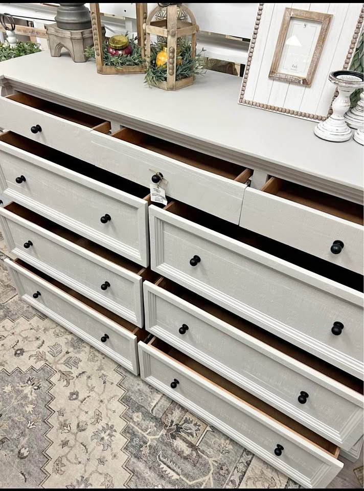 Solid Pine Dresser & Nightsand Set (BRAND NEW)