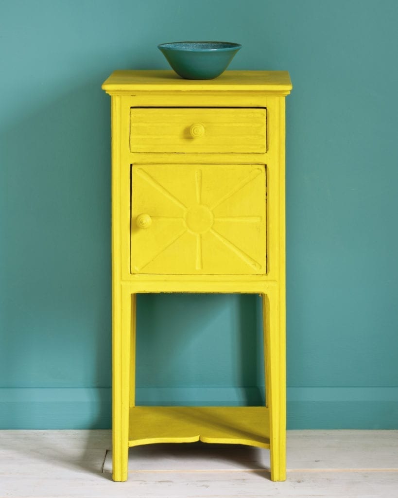Annie Sloan Chalk Paint® - English Yellow - The 3 Painted Pugs